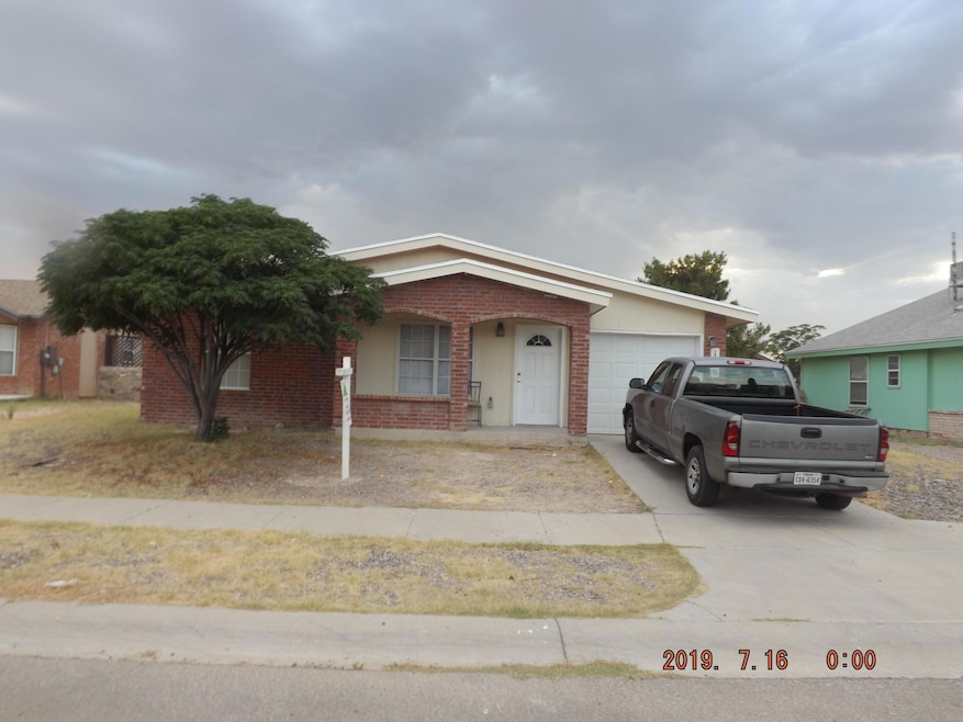 119 Barrel Cactus Dr, Horizon City, TX 79928 - photo 1