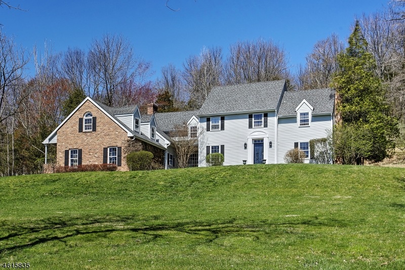 17 Roundtop Rd, Tewksbury Twp., NJ 08858 - photo 1