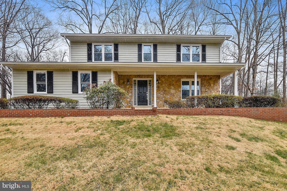 5113 Summit Dr, Fairfax, VA 22030 - photo 1