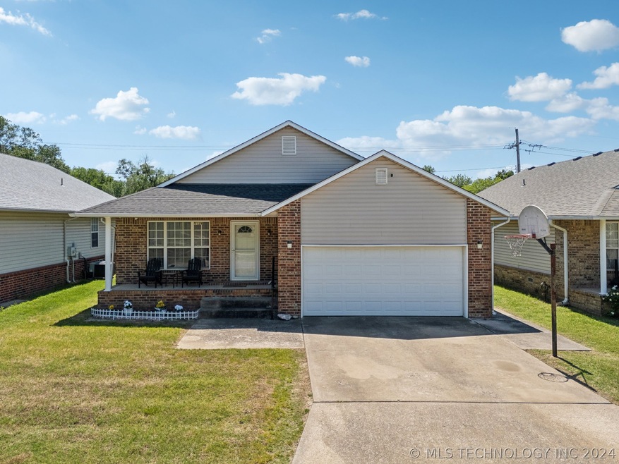 1128 E Watchorn Ave, Sapulpa, OK 74066 - photo 1