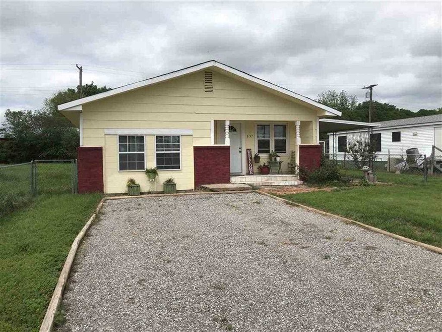 137 Oak Ave, Elgin, OK 73538 - photo 1