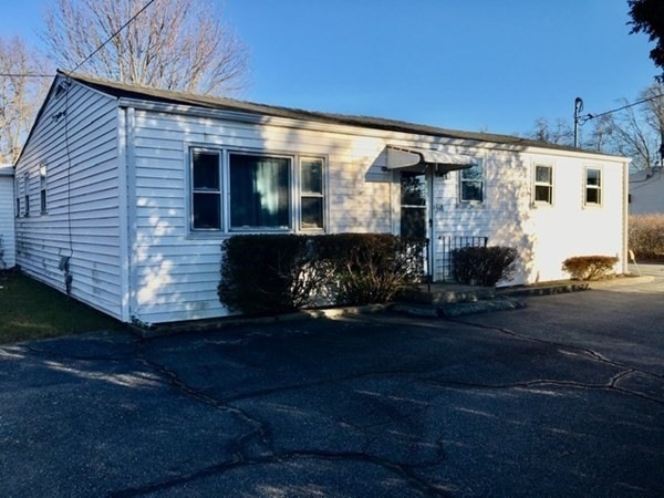 568 Russells Mills Rd, South Dartmouth, MA 02748 - photo 1