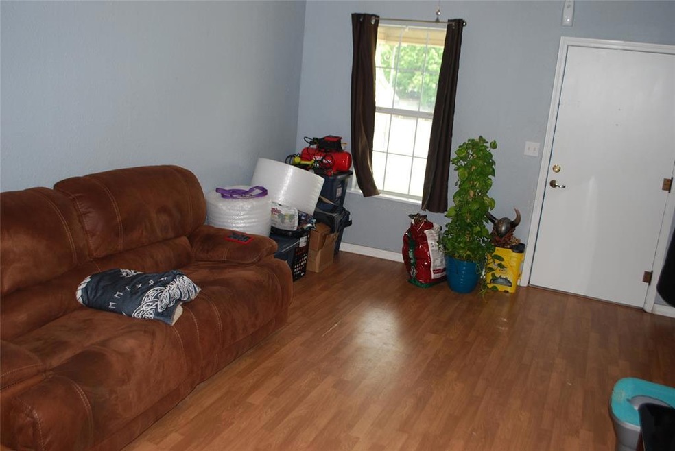 1011 W Coffin St, Denison, TX 75020 - photo 1