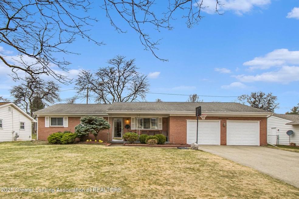 2601 Newport Dr, Lansing, MI 48906 - photo 1