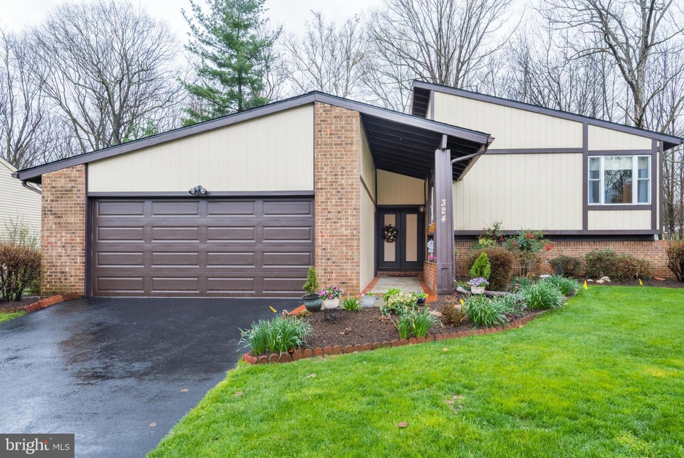 324 Avondale Dr, Sterling, VA 20164 - photo 1