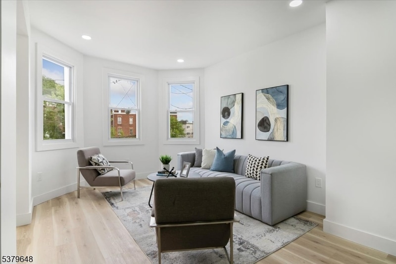 Pending $749,900 • Co-Listing Agent