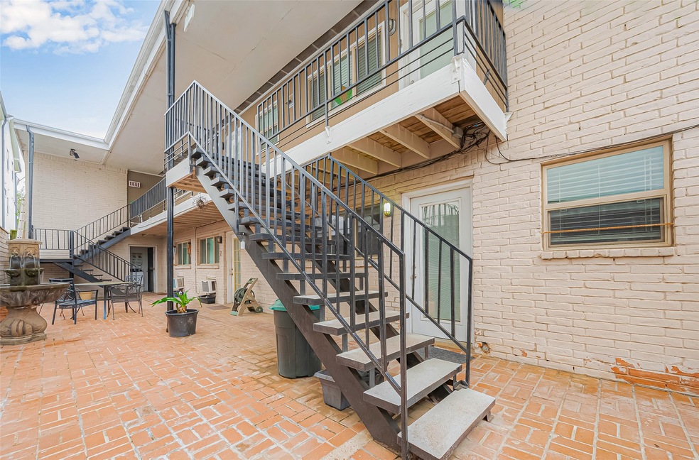 1802 Fairview Ave unit 6, Houston, TX 77006 - photo 1
