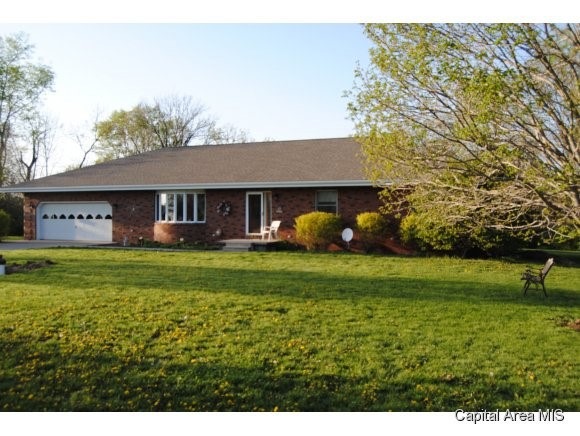 121 W Point Dr, Jacksonville, IL 62650 - photo 1