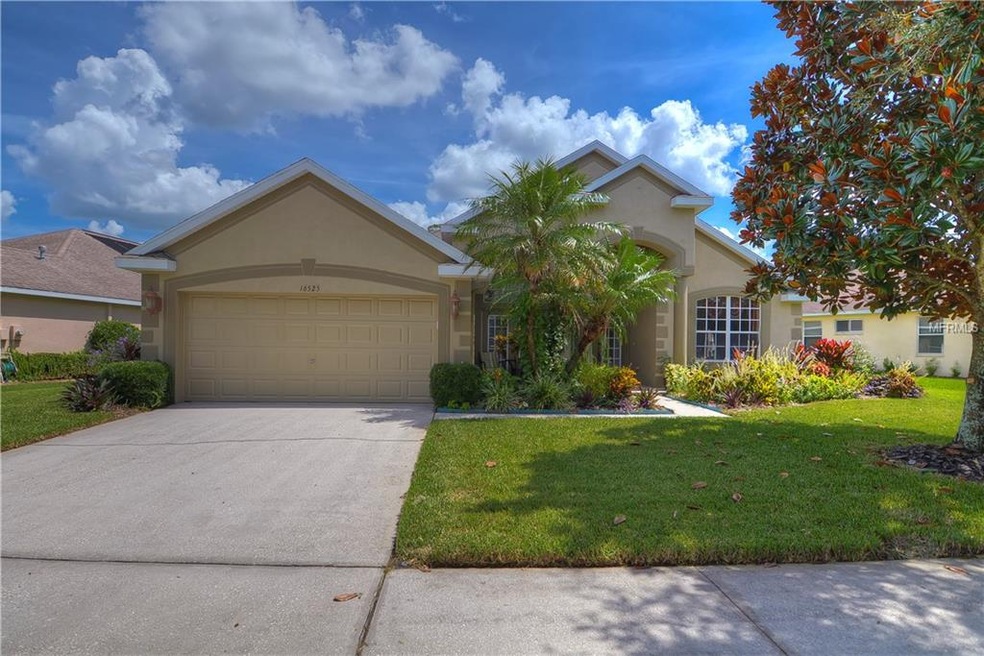 STUNNING Cardel built home in Fishhawk Ranch on a 
