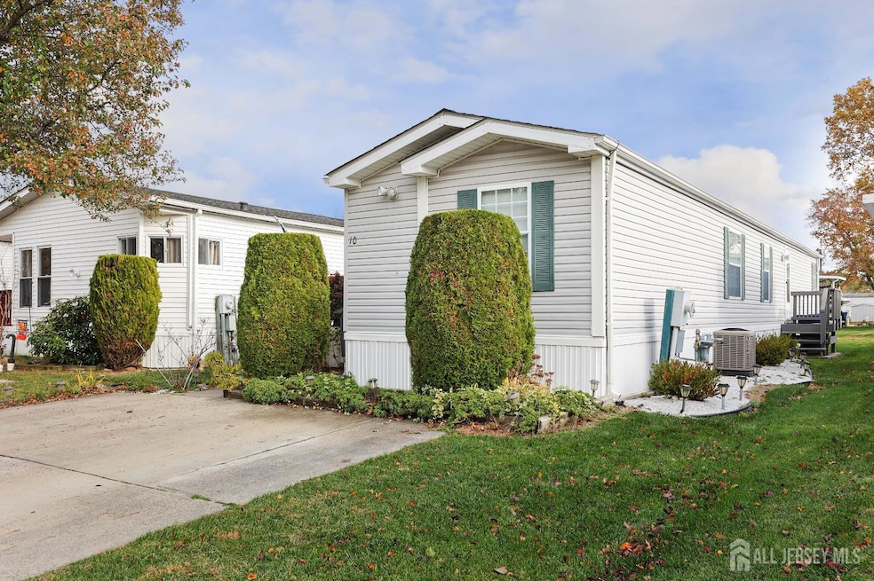 10 Twain Rd, North Brunswick Township, NJ 08902 - photo 1