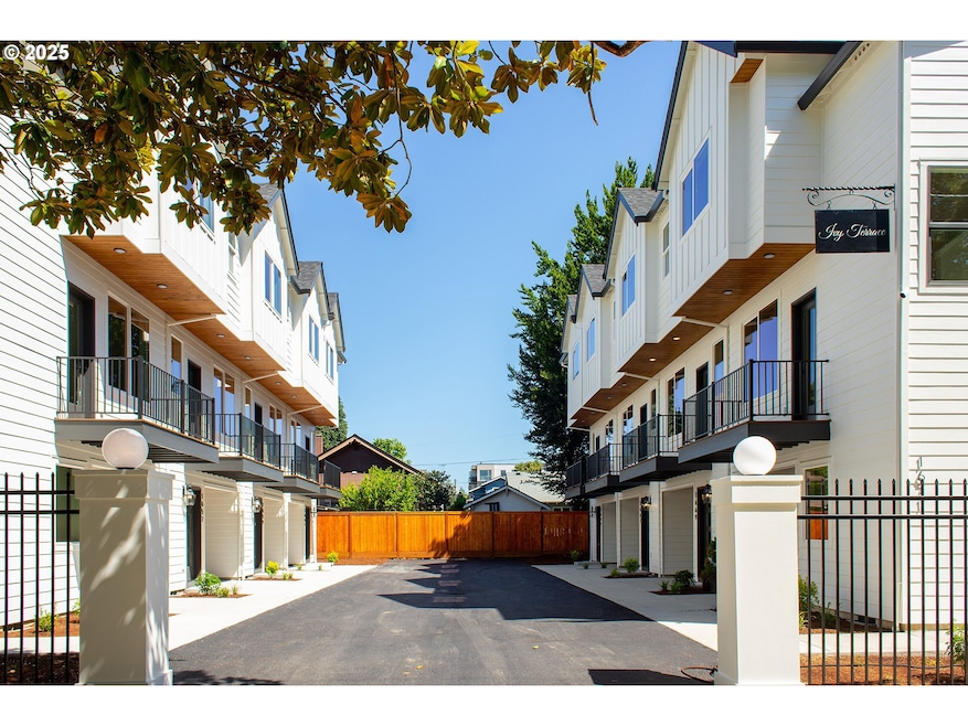 1661 SE Sherrett St, Portland, OR 97202 - photo 1