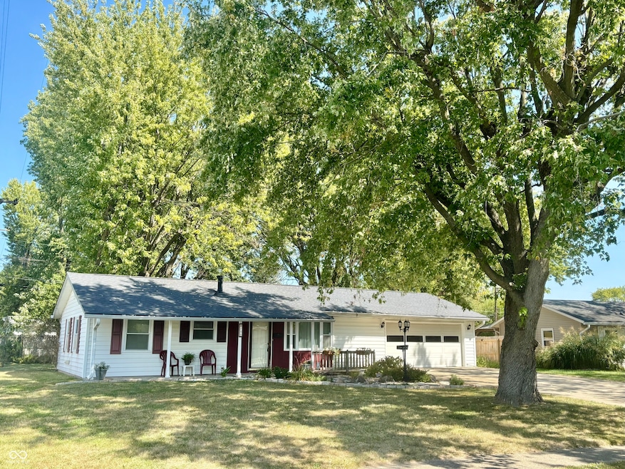 733 Hanover Dr, Whiteland, IN 46184 - photo 1