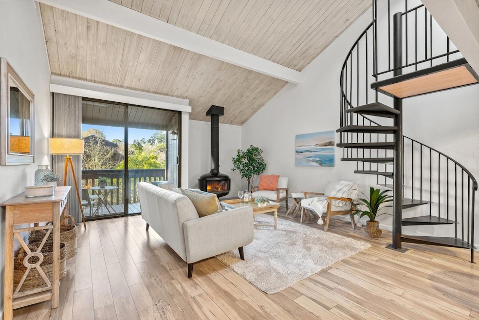 Sold $915,000 • Co-Listing Agent