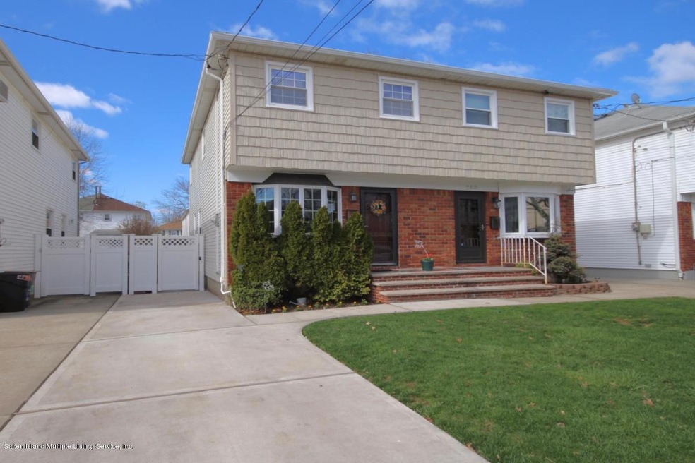 344 Fairbanks Ave, Staten Island, NY 10306 - photo 1