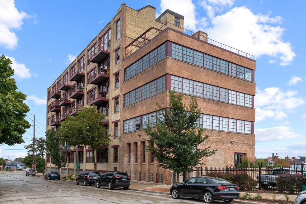 215 W Maple St Unit 610-15