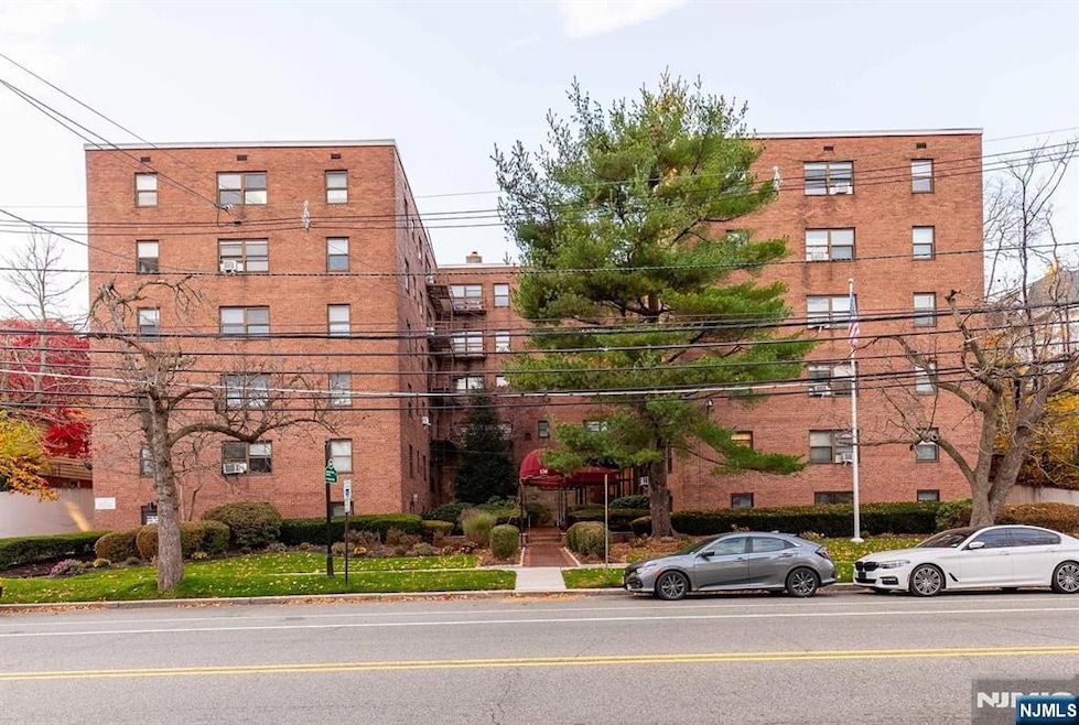 Briar Hall Condominiums unit 3D, Rutherford, NJ 07070 - photo 1