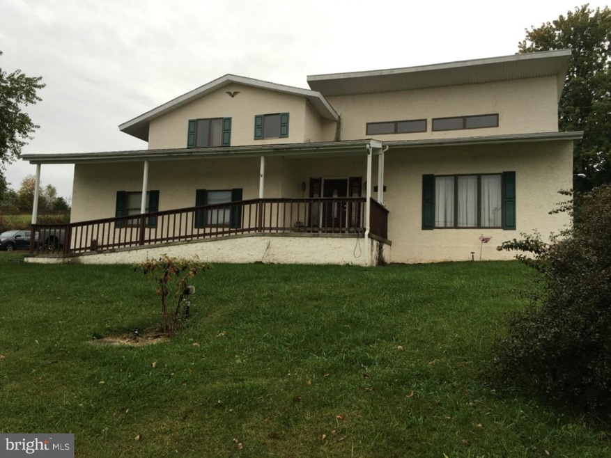 752 Penn Dr, Tamaqua, PA 18252 - photo 1