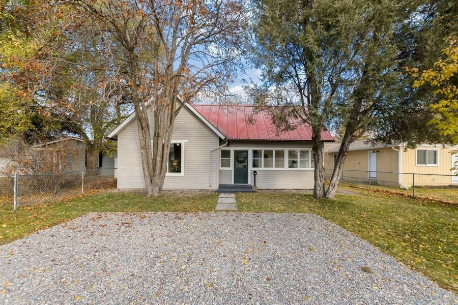 611 9th Ave W