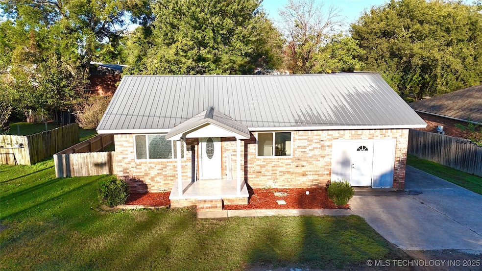 110 NW 3rd St, Checotah, OK 74426 - photo 1