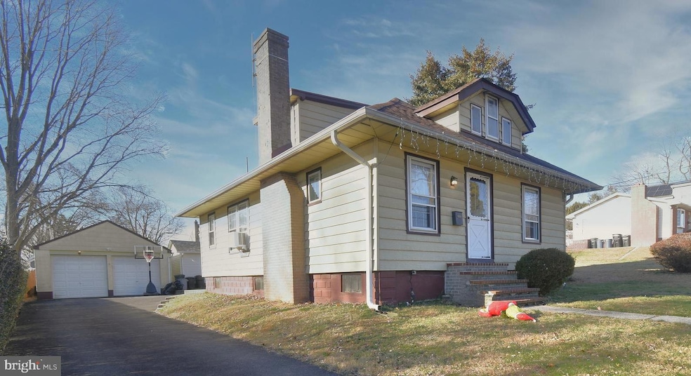 639 C Ave, Feasterville Trevose, PA 19053 - photo 1