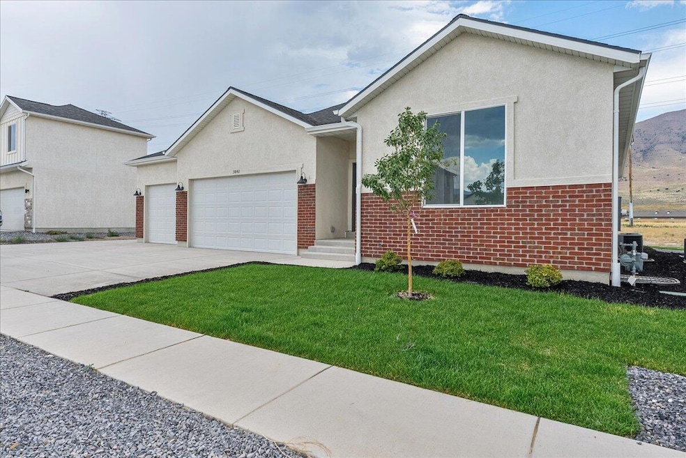 2253 E Sunflower Dr, Eagle Mountain, UT 84005 - photo 1