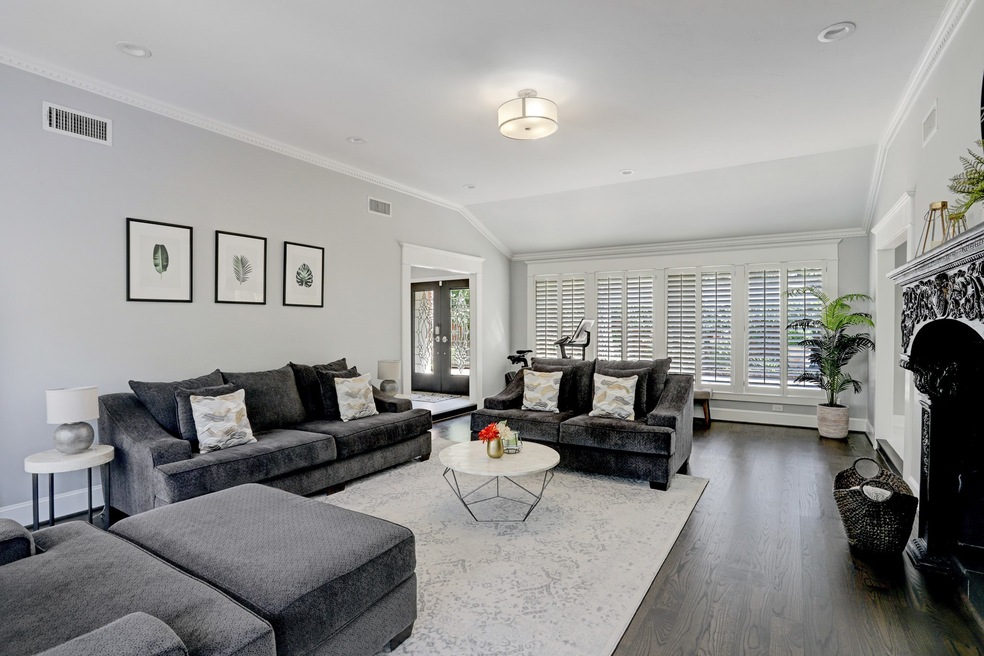 906 Briarbrook Dr, Houston, TX 77042 - photo 1