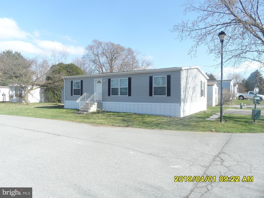 11218 Lakeside Dr, Hagerstown, MD 21740 - photo 1