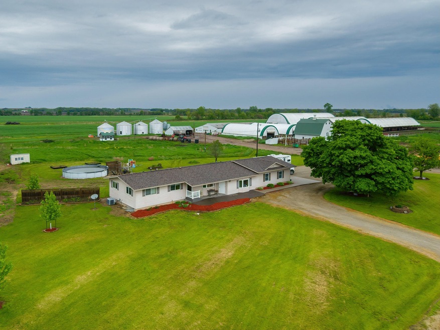 18996 140th St, Columbus Junction, IA 52738 - photo 1