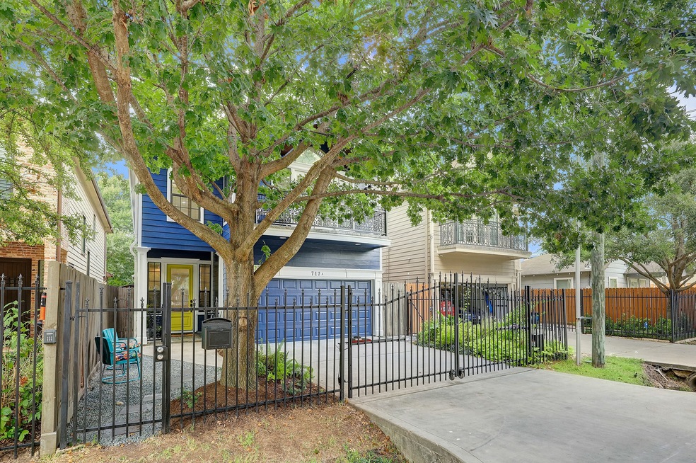 717 Herkimer, Unit A is a hidden Heights GEM!