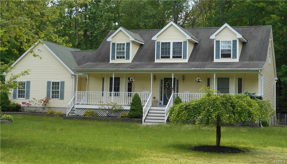 196 Haviland Rd, Poughkeepsie, NY 12601 - photo 1