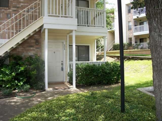Great Condo in the Heart of a Desirable Area Close