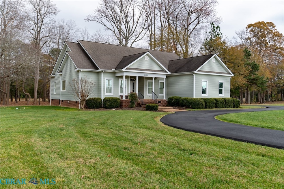8975 Coles Landing Dr, Gloucester, VA 23061 - photo 1