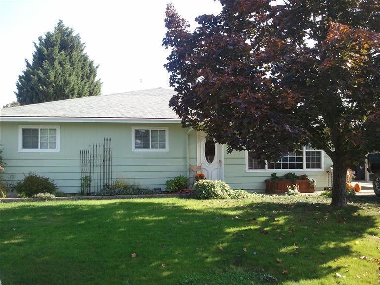 578 N 6th St, Central Point, OR 97502 - photo 1