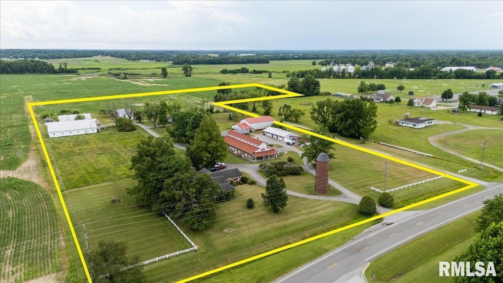 1807 E Main St, Marion, IL 62959 - photo 1