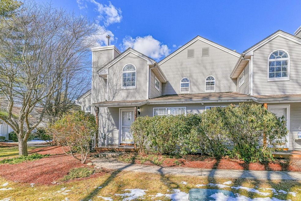 1070 Washington Green unit G2, New Windsor, NY 12553 - photo 1