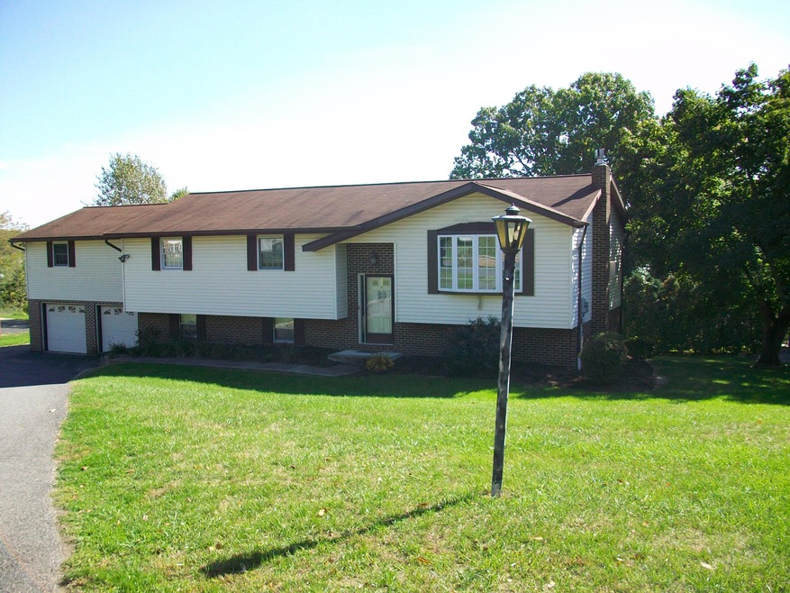 1070 Skyview Dr, Milton, PA 17847 - photo 1