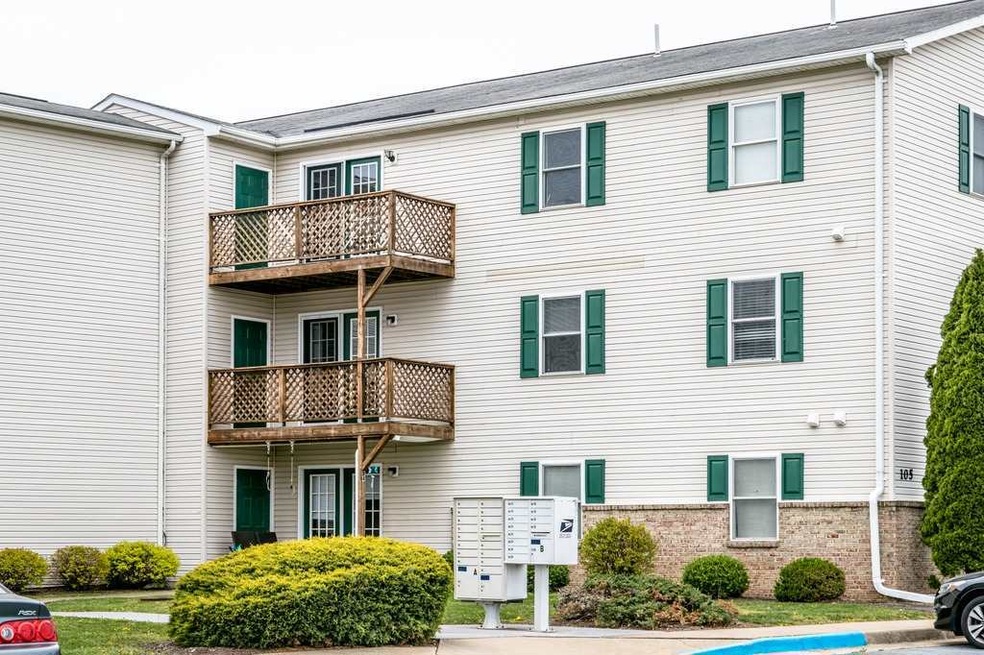 105 Hailey Ln unit D8, Strasburg, VA 22657 - photo 1