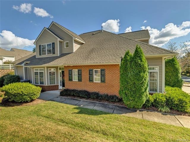 Beautiful END unit at The Terraces at Swift Creek!