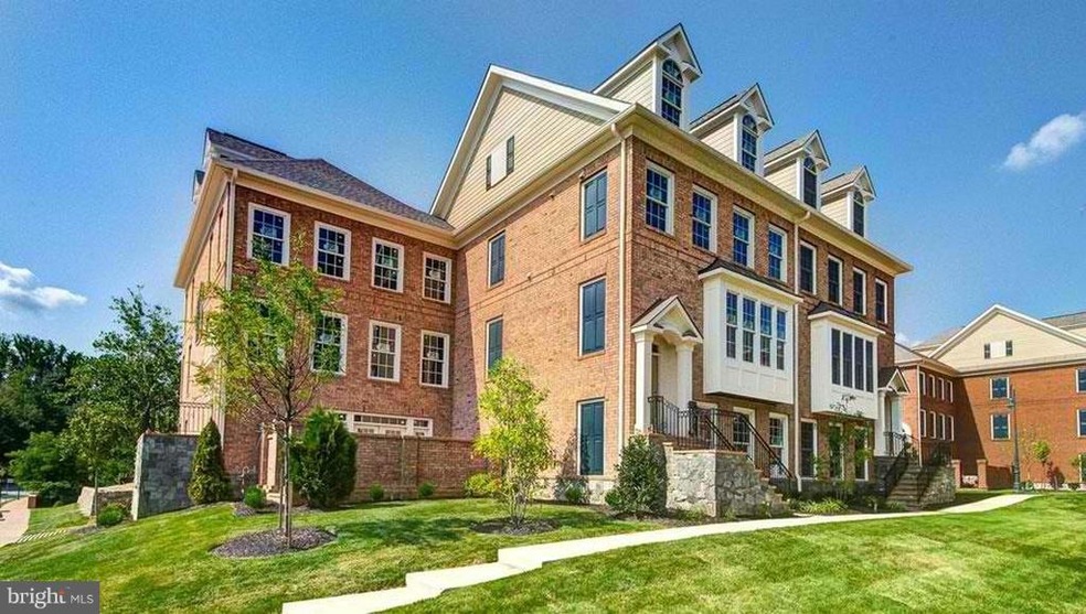 10601 Yorktown Dr, Fairfax, VA 22030 - photo 1