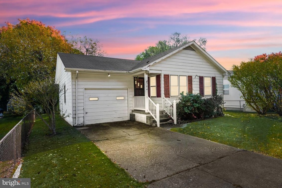 304 2nd St, Colonial Beach, VA 22443 - photo 1