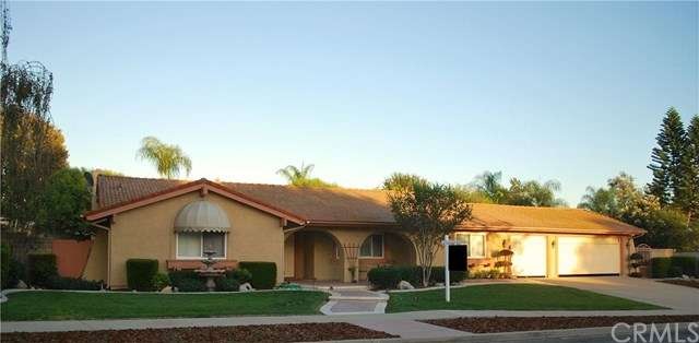Front of home with beautiful curb appeal.