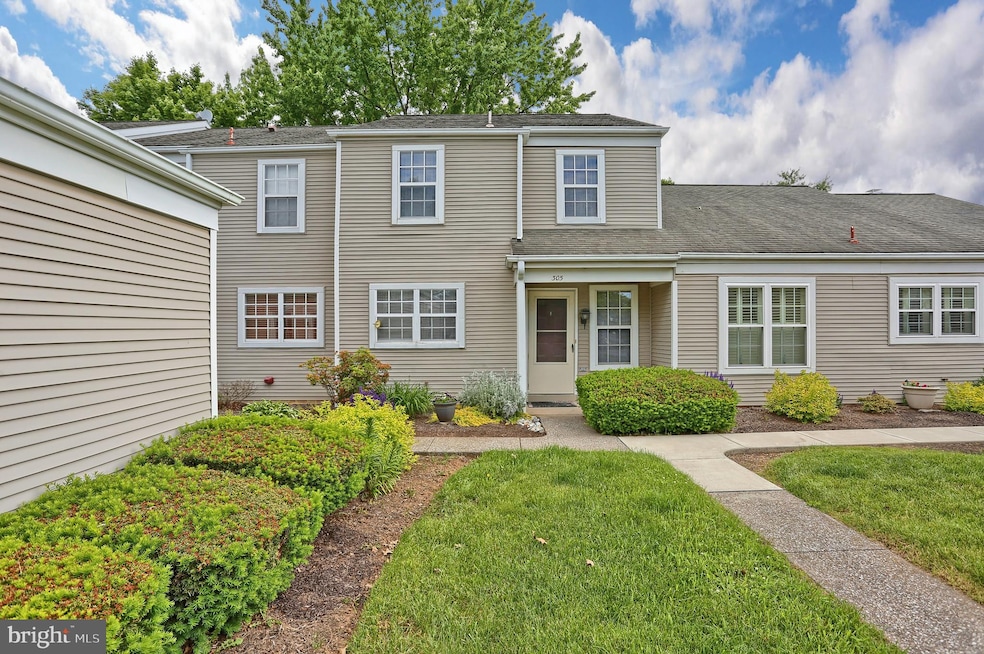 305 Barrington Ct, Palmyra, PA 17078 - photo 1