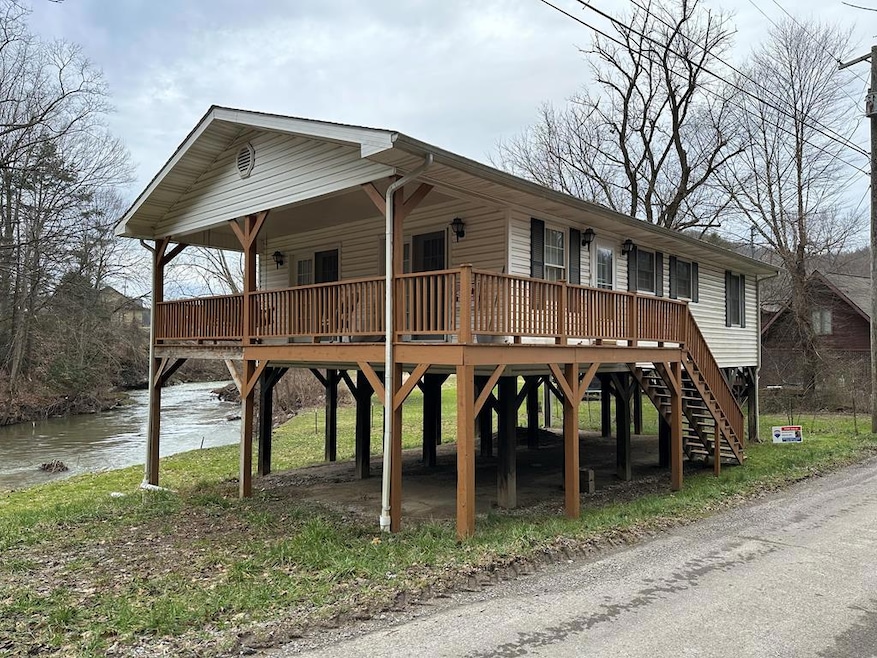 221 Pert Creek Rd, Whitesburg, KY 41858 - photo 1