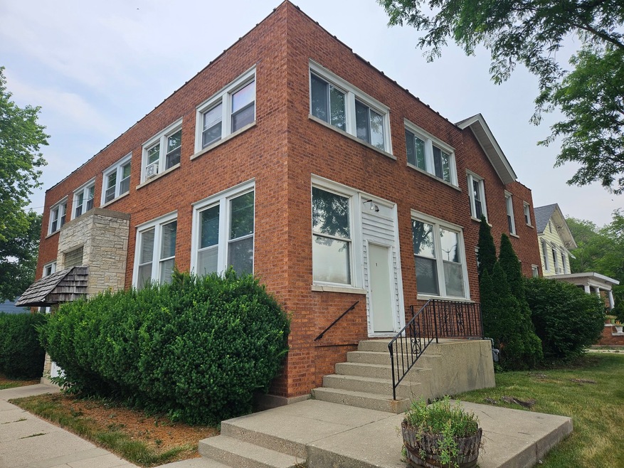 255 N Spring St unit 2, Elgin, IL 60120 - photo 1