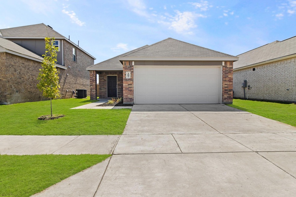 1607 Luke St, Ennis, TX 75119 - photo 1