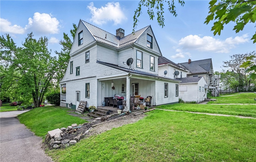 Duplex with off street parking. 1 occupied & 1 vac