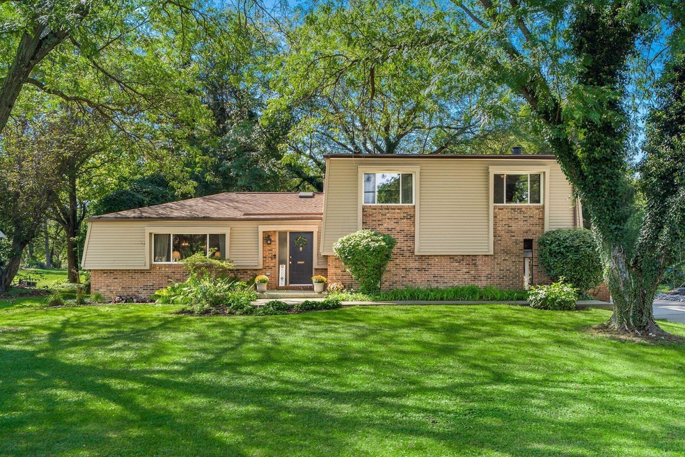 5617 Linworth Rd, Columbus, OH 43235 - photo 1