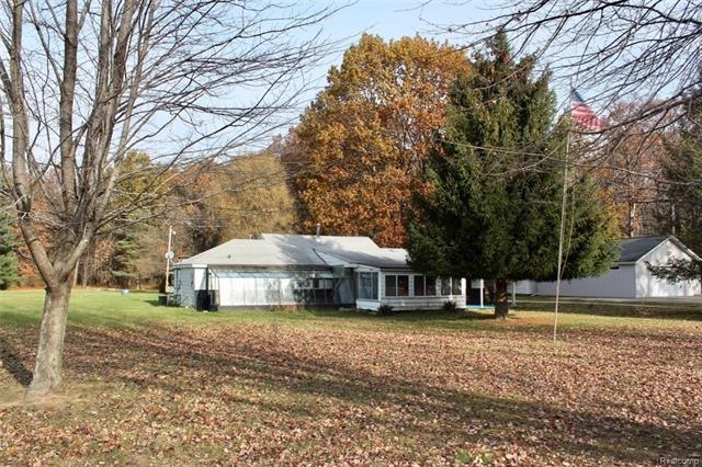 9066 W Frances Rd, Flushing, MI 48433 - photo 1