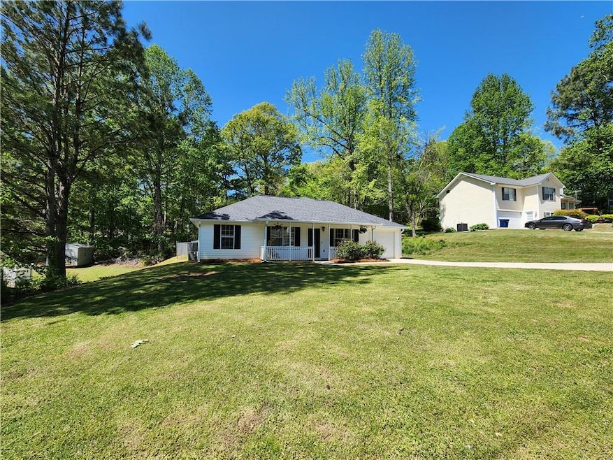 View of front of house featuring a front yard, dri