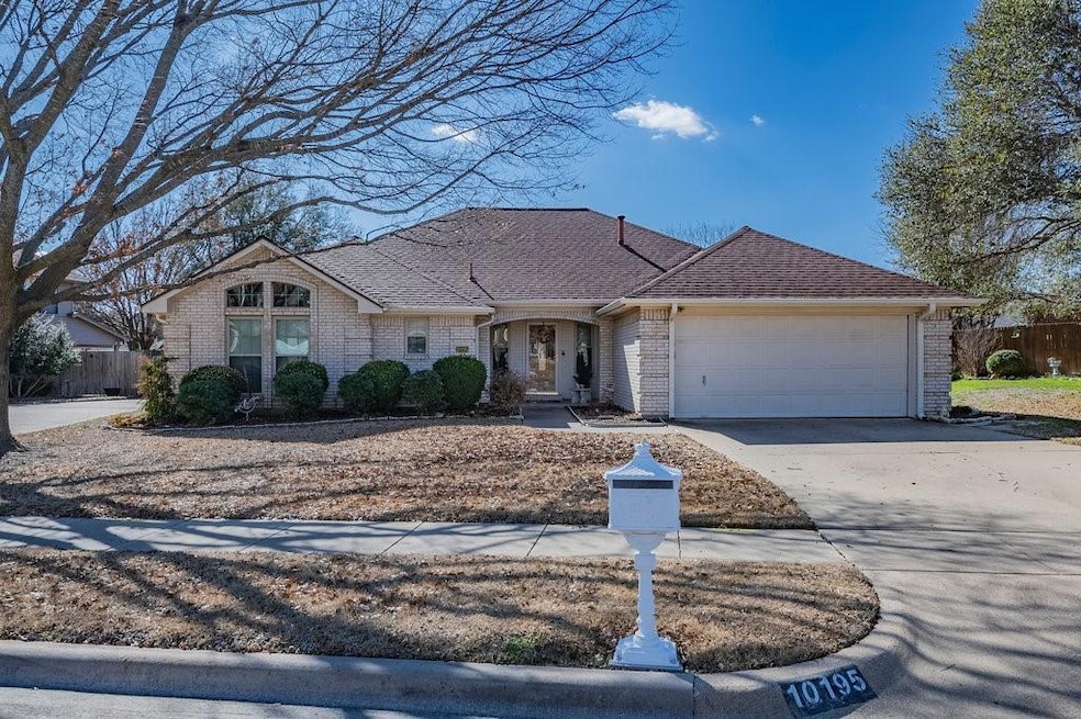 10195 Meadowcrest Dr, Benbrook, TX 76126 MLS 20528350